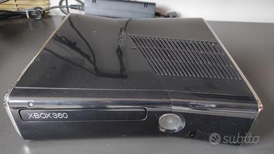 XBOX 360 250GB + 11 VIDEOGIOCHI