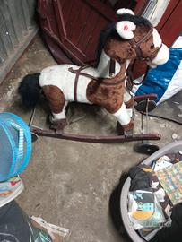 Cavallo a dondolo 