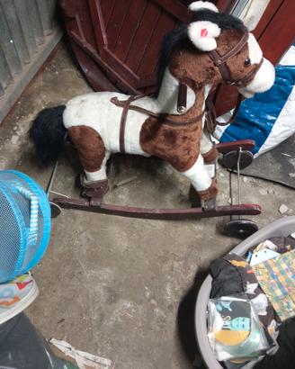 Cavallo a dondolo 