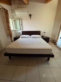 Letto,materasso, cuscini e comodini