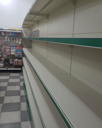 scaffali per arredamento negozi 