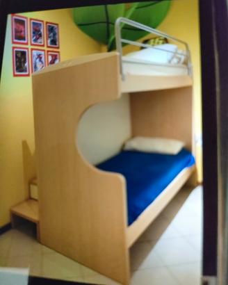 letto a castello con scala a cubi  con cassetti co