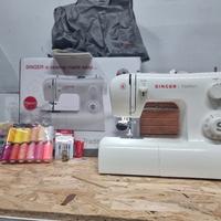Singer Tradition 2282 con accessori 