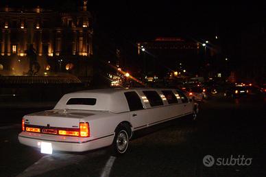 Limousine FORD Lincoln Town Car - 2008 in Italia