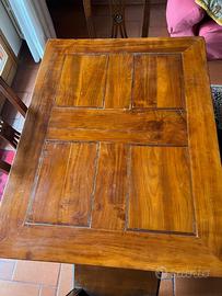 Tavolo in legno con prolunghe e 4 sedie
