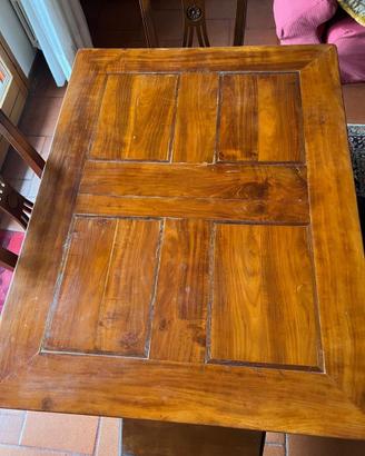 Tavolo in legno con prolunghe e 4 sedie