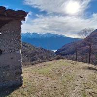 Fabbricato agricolo rustico con terreno