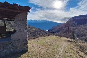 Fabbricato agricolo rustico con terreno