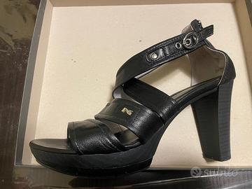 Sandalo Nero Giardini