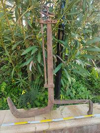 Pezzo di Aratro antico in ferro – 75 cm x 90 cm