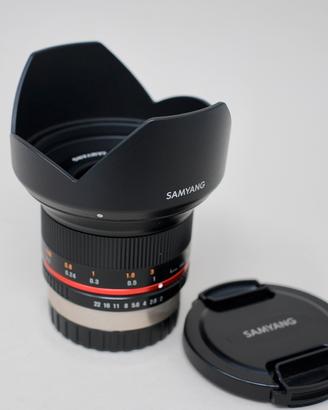 Obiettivo Samyang 12 mm F2.0 per Fuji X