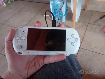 Psp bianca per pezzi di ricambio