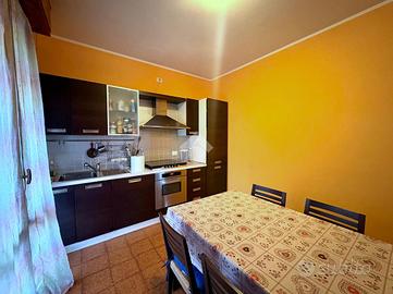 VILLA A SCHIERA A POGGIO TORRIANA