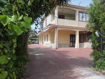 Fronte spiaggia noto marina