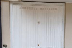 Box auto 21mq in grande cortile privato, zona mare