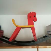 Cavallino a dondolo per bimbi