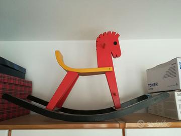 Cavallino a dondolo per bimbi