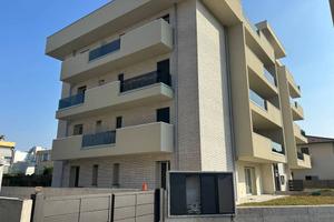 Appartamento di 169 m² con 4 locali e box auto a C