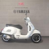 Piaggio Vespa 300 GTS Super