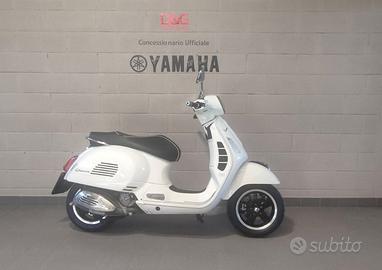 Piaggio Vespa 300 GTS Super