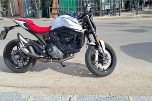 Ducati monster 937