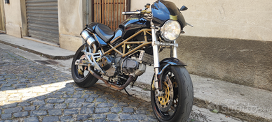 Ducati Monster 900
