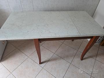 Tavolo da Pranzo Allungabile Piano Effetto Marmo