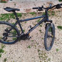 bicicletta tipo MTB BTWIN