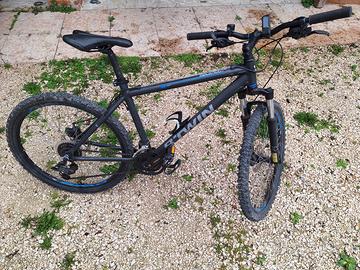 bicicletta tipo MTB BTWIN