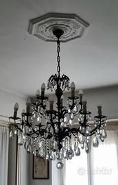 Lampadario classico con gocce in cristallo
