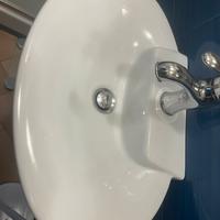 Piccolo lavello bagno