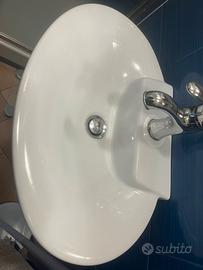 Piccolo lavello bagno