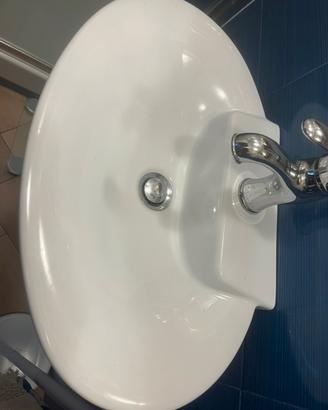 Piccolo lavello bagno