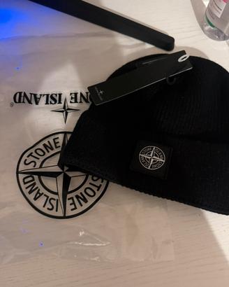 Berretto stone island