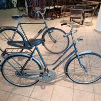 Coppia di biciclette uomo e donna