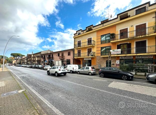 VIALE ITALIA : QUADRILOCALE con TERRAZZO