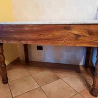 Tavolo in legno con piano in marmo 