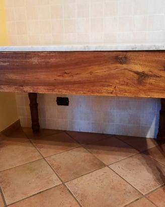 Tavolo in legno con piano in marmo 