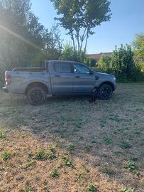 Roll bar montato su Ford ranger modello wolftrack