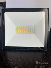 Faro led per esterno 4000k