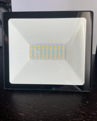 Faro led per esterno 4000k