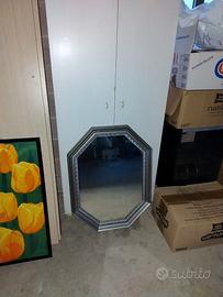 Specchio con cornice color argento