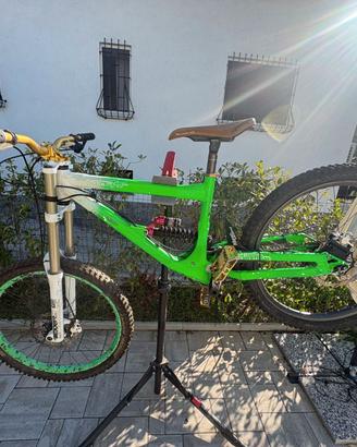 Commencal Supreme V2 26" DH RockShox Boxxer WC