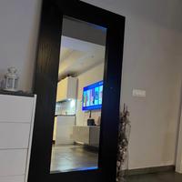 Specchio con cornice in legno