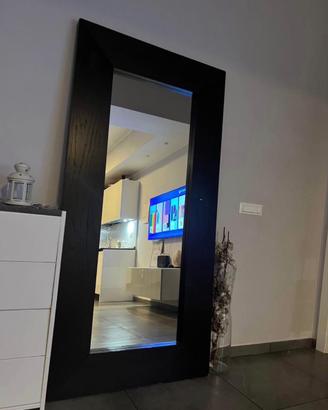 Specchio con cornice in legno