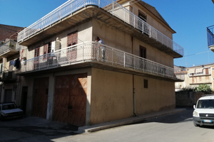 Immobile indipendente su tre lati