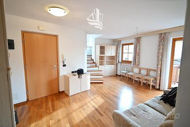 Luminoso quadrilocale con balcone a Ortisei