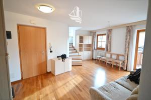 Luminoso quadrilocale con balcone a Ortisei