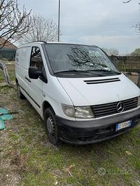 Furgoncino Mercedes Vito