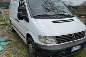 Furgoncino Mercedes Vito